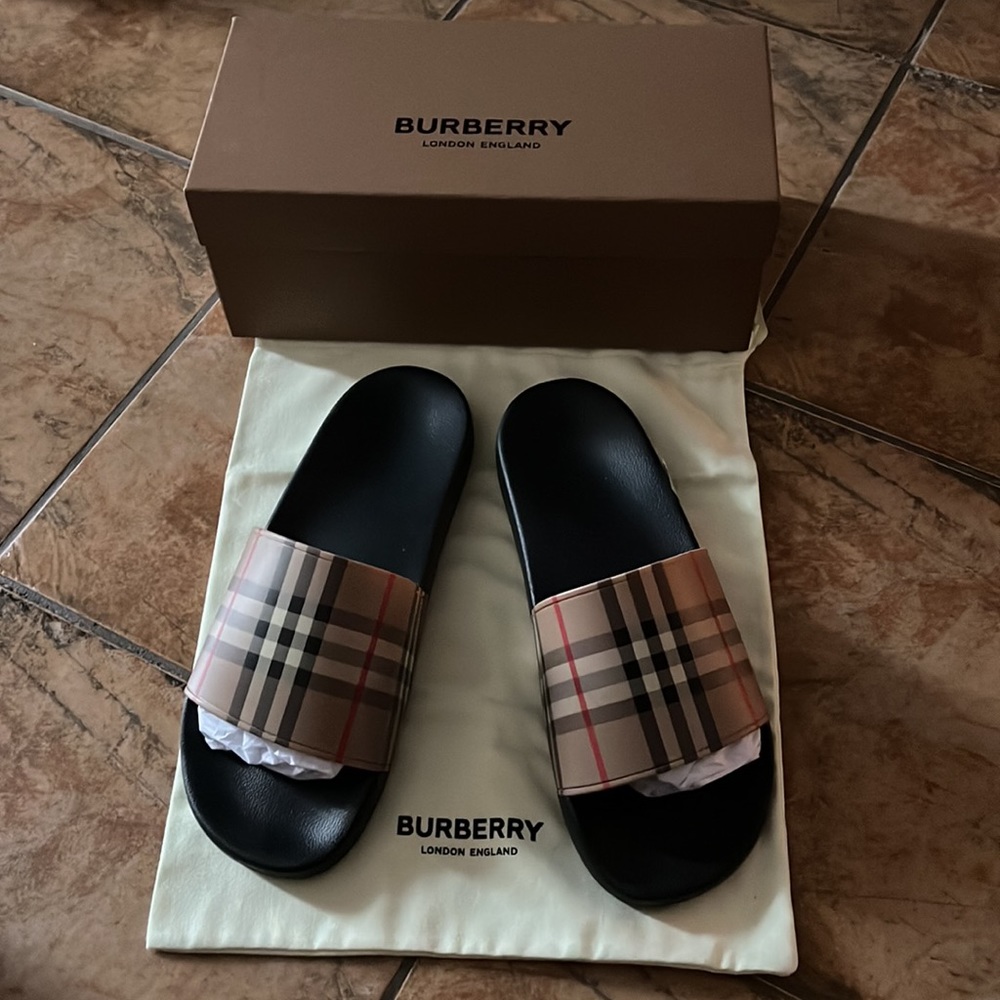 Burberry beige check slides
